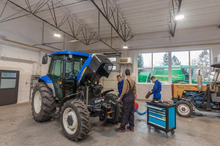 Mechanik – Operator Pojazdów I Maszyn Rolniczych - ZSCKR - Henryków